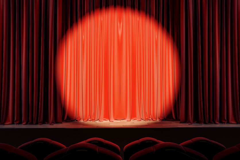 Red stage with empty curtains Grève annoncée dans le secteur du spectacle vivant