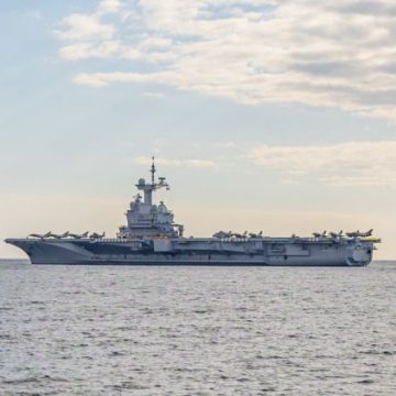 Le porte-avions Charles-de-Gaulles retourne à Toulon