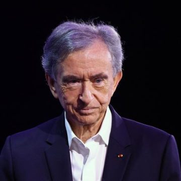 Les Défis Fiscaux de Bernard Arnault en France vus par la Presse Suisse