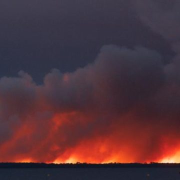 Réunion d&rsquo;urgence face aux incendies dans le sud de la France