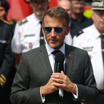 9d9d490e-a05b-4651-864f-b84085f69267 Emmanuel Macron soutient les efforts contre les incendies et lance une initiative de dons