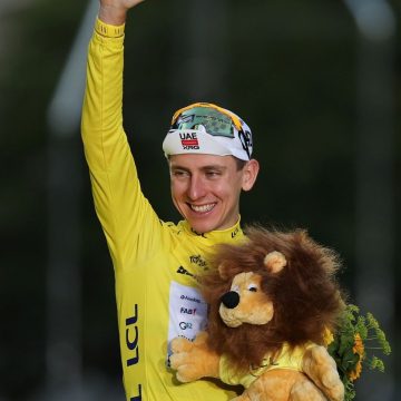 9fb8d4ff-afdd-46bc-aa3e-a62517e3f9f0 Tadej Pogacar égale le record de victoires au Tour de France