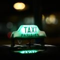 Conflit entre Taxis Parisiens et Uber : Une Décision de Justice sur la Publicité