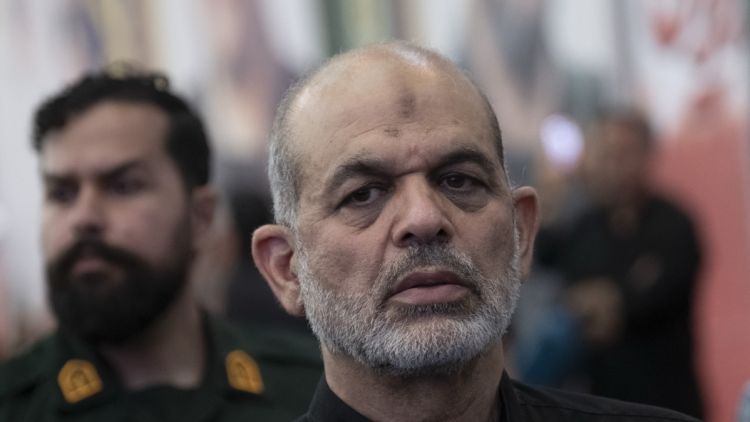 a66e1c27-1ca7-47fa-87e8-8daf1a2e36a8 Réapparition d’Ahmad Vahidi aux funérailles d’Ali Khamenei