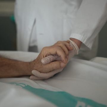 Les députés adoptent le droit à l’aide à mourir en France