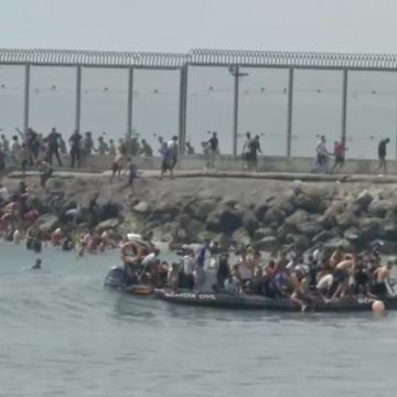 ab202653-f410-48e5-81d2-1bd60c4d63b5 Afflux de migrants à Ceuta depuis le Maroc