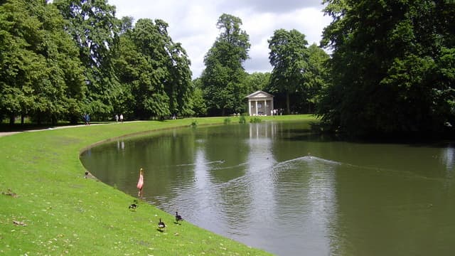 b84a7b5a-24c2-4ed7-94f5-6163a49f83f5 Visite des Sussex à Althorp: Hommage à la Princesse Diana