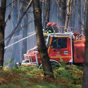 b897dc84-3b5d-4fa1-9dfe-9b333d65fd17 Les incendies en France : la lutte continue