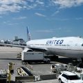 Un voyageur seul dans un Boeing 737