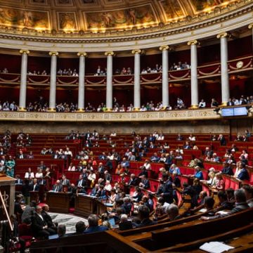 Le Gouvernement Utilise un Article Constitutionnel pour Avancer une Proposition de Loi sur la Légitimité de l’Usage des Armes