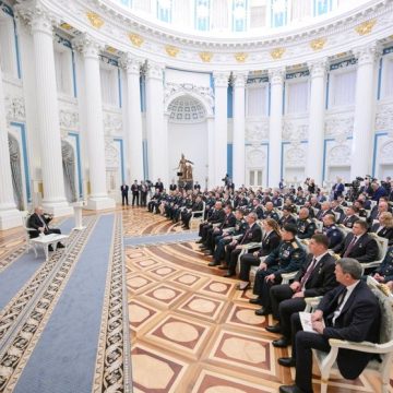 Russia's President Putin meets graduates of "Time of Heroes" educational program in Moscow Vladimir Poutine promeut les vétérans de la guerre en Ukraine dans l’administration