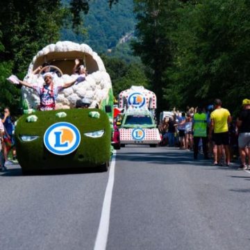 Le Monde Coloré de la Caravane du Tour de France