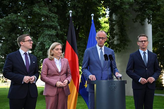 c81e42b3-c6b5-4159-9200-00adf561a943 Le chancelier allemand remanie son gouvernement face à une situation politique tendue