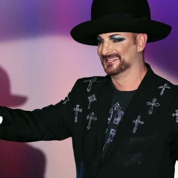 Boy George retire sa participation à une comédie musicale après des controverses