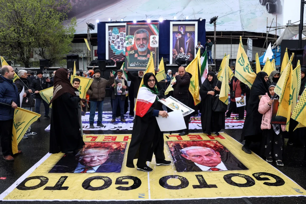 cdf1358d-142e-4b30-84c9-a678afa15636 Les funérailles d’Ali Khamenei : Un événement marquant en Iran