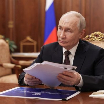 Pénuries de carburant en Russie et frappes ukrainiennes : analyse des déclarations de Vladimir Poutine