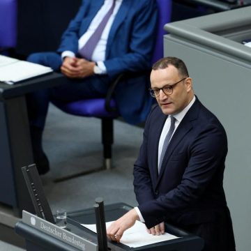 d8deb716-874f-47d8-b9f7-804c629cb592 Jens Spahn et la controverse sur la gestation pour autrui