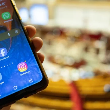 Interdiction des réseaux sociaux pour les moins de 15 ans approuvée par les parlementaires