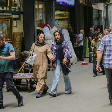Daily life continues amid tensions between USA and Iran La vie quotidienne à Téhéran sous les tensions