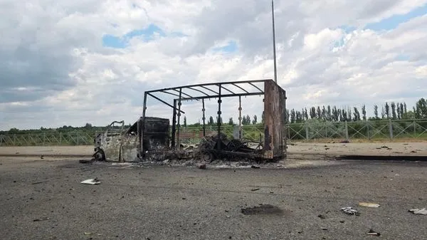 e59df077-8291-4b89-bbea-58fb2b3cdbb9 Décombres et tensions en Ukraine suite à une attaque