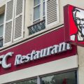 Les réactions humoristiques de KFC et Domino’s Pizza face au tout-numérique des jeux vidéo