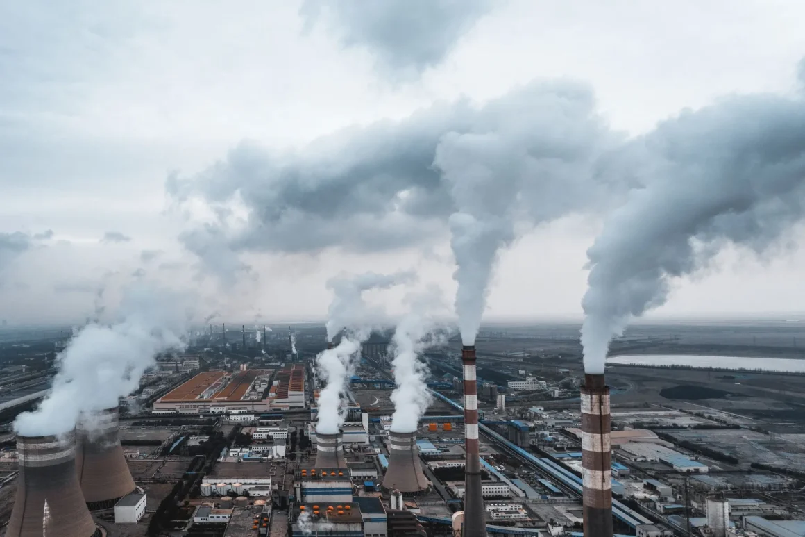 Pollution des sites de baignade en France par les PFAS