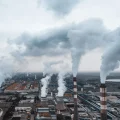 Pollution des sites de baignade en France par les PFAS