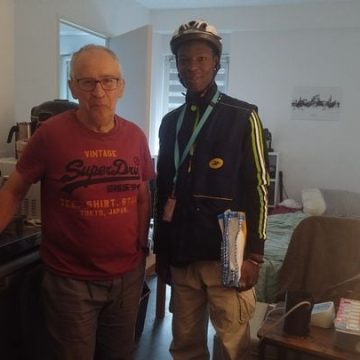 L’important travail de Lassana, le livreur-veilleur à Paris
