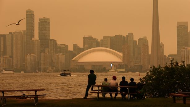 CANADA-ENVIRONMENT-FIRES-AIR QUALITY Incendies massifs au Canada : un train encerclé par les flammes