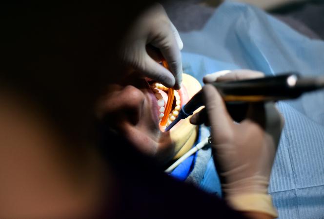 f8556dff-97b4-4a0f-8988-d6dc1867b7d5 Un dentiste de Marseille condamné pour une fraude massive
