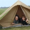 Exploration nostalgique du camping avec Franck Dubosc et Karin Viard