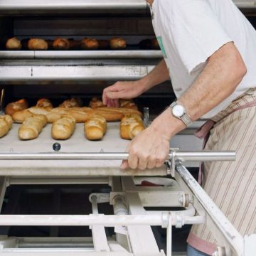 boulanger surveillant la cuisson du pain # 26 Contrôle des Conditions de Travail Pendant la Canicule