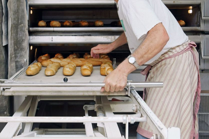 boulanger surveillant la cuisson du pain # 26 Contrôle des Conditions de Travail Pendant la Canicule
