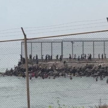 fe905119-d809-4d9b-be13-381369c1f4cb Arrivée massive de migrants dans l’enclave de Ceuta