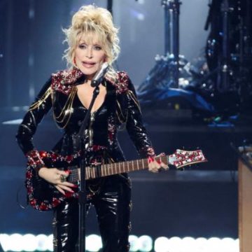 Donald Trump rend hommage à Dolly Parton après son décès
