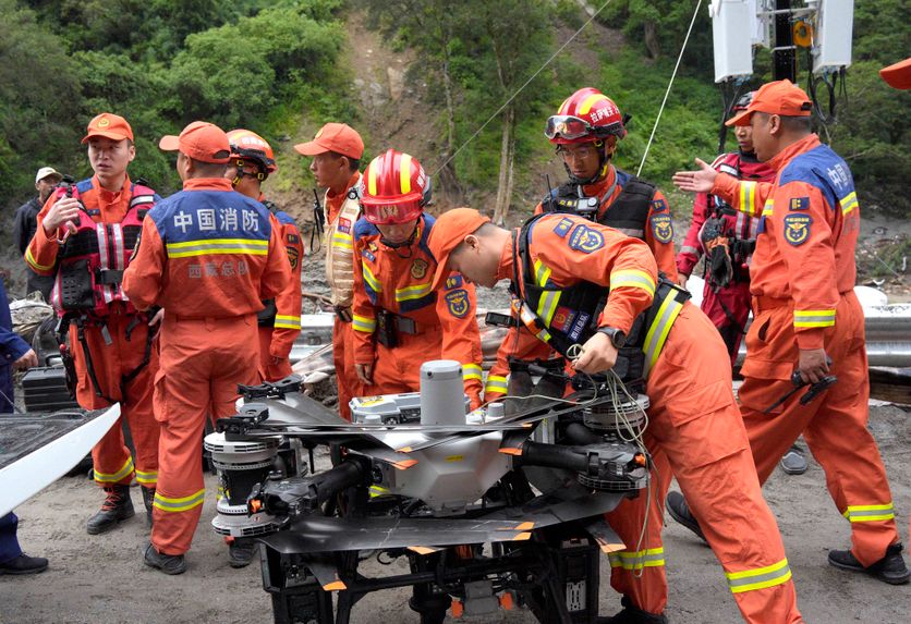 CHINA-NEPAL-WEATHER-LANDSLIDE-FLOODS Les Opérations de Secours en Chine Après une Catastrophe Naturelle au Tibet