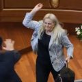Crise politique au Kosovo : incident au Parlement