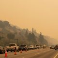 Feux de forêt en Colombie-Britannique : évacuations massives et état d&rsquo;urgence
