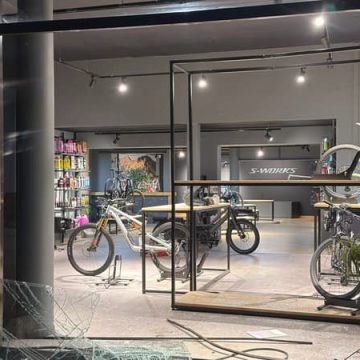 28fe8343-3a62-4aae-bcf9-e4eade2169b0 Cambriolage du magasin ‘Cyklist’ à Gap : préjudice estimé à 140.000 euros