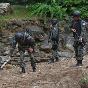 EOD training of ROK United Nations Peacekeepers La Zone Démilitarisée : Un Héritage Explosif
