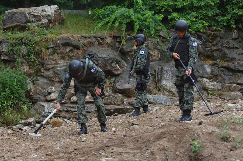 EOD training of ROK United Nations Peacekeepers La Zone Démilitarisée : Un Héritage Explosif