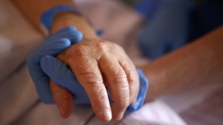 3544f1f3-f60f-47df-ae8f-726d6c916987 La loi sur l’aide à mourir enfin promulguée en France