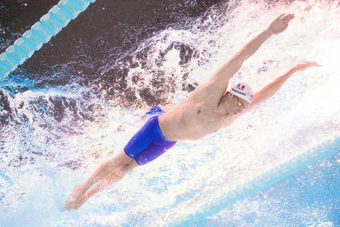 3bb03f4e-c578-48b1-85b6-1624741d3f7f Léon Marchand Triomphe au 200 m Papillon