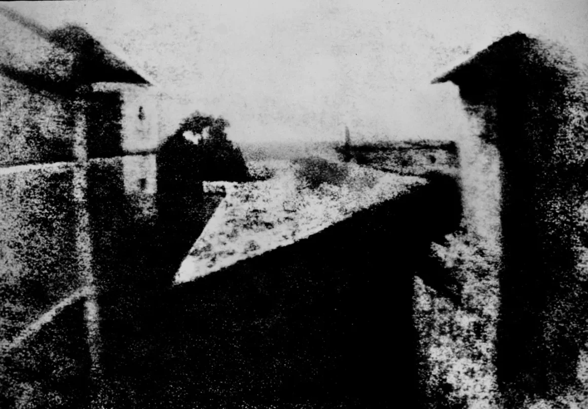 3c271ad3-5fc3-4798-bc45-66068e30e533 La célébration du bicentenaire de la photographie en France