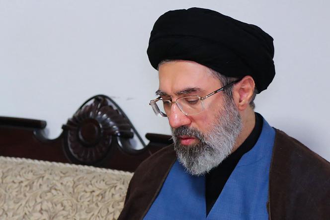 40ee22c2-3997-4b71-ac38-2b88cc1ca3bf Mojtaba Khamenei et la Communication Complexe en Iran