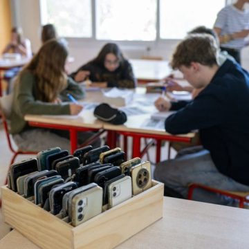 Interdiction des téléphones portables au lycée à partir de septembre