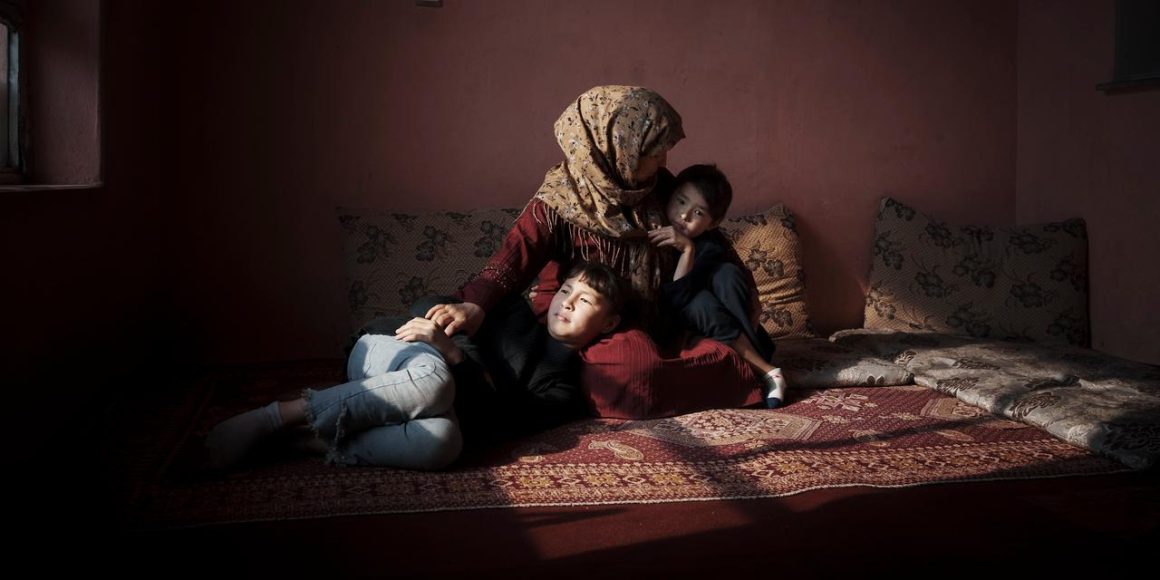 5b9226a0-2327-47cd-b4e6-e3d486b63d32 Paroles d’Afghanes : Témoignages de femmes sous le régime des talibans