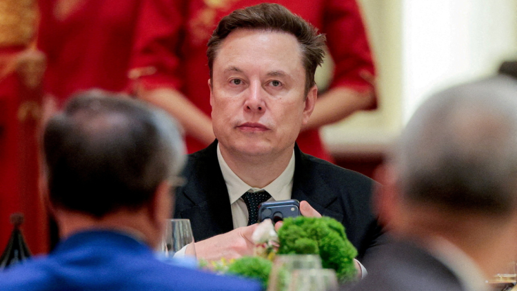 5f9cf9b6-8914-483e-b2a6-dd3d32da262c Tensions entre Elon Musk et Marine Tondelier sur le réseau social X