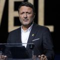 L&rsquo;animateur Arthur dénonce la montée de l&rsquo;antisémitisme en France
