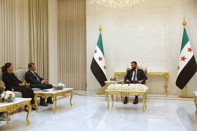 653e0a53-b78d-4bdd-9c84-5f60cdf1bda6 Intégration des Kurdes à l’État Syrien après la Dissolution des FDS